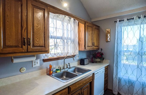 Overland Park House | Beautiful | spacious | clean house for families #2