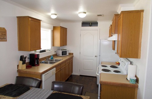 Monahans House | Beautiful, Spacious 3-bedroom w/Backyard!
