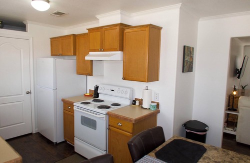 Monahans House | Beautiful, Spacious 3-bedroom w/Backyard!