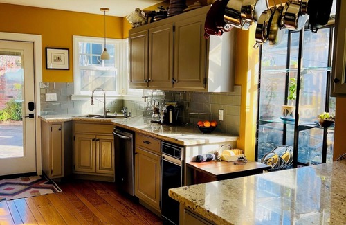 East Richmond House | Beautiful & spacious 3bd/2 bath with Bay views close to park and BART