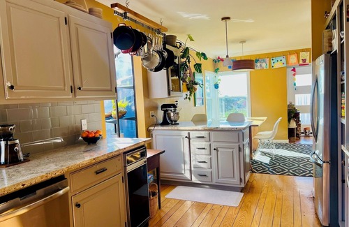 East Richmond House | Beautiful & spacious 3bd/2 bath with Bay views close to park and BART