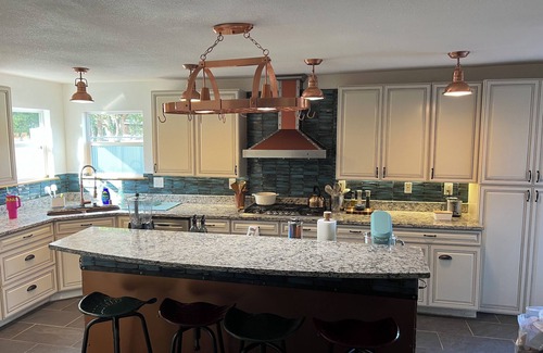 Corrales House | Beautiful Spacious 4-bedroom home in Corrales with WiFi, AC and gourmet kitchen.