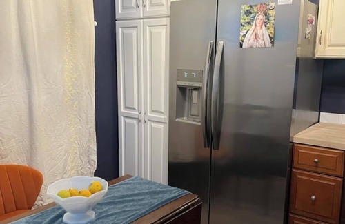 Champaign House | Beautiful Spacious 4-bedroom Victorian house with WiFi by downtown Champaign!