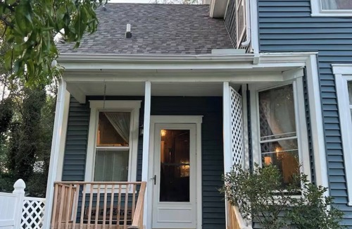 Champaign House | Beautiful Spacious 4-bedroom Victorian house with WiFi by downtown Champaign!