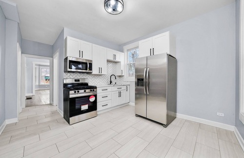 Chicago Lawn House | Beautiful spacious 6-Bedroom Home with 2 Baths – Perfect for Large Families