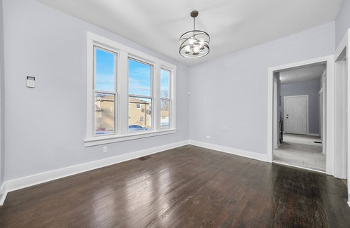 Chicago Lawn House | Beautiful spacious 6-Bedroom Home with 2 Baths – Perfect for Large Families