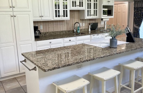 Moline House | Beautiful, spacious and quiet house in the heart of Moline.