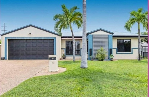 Mount Louisa House | Beautiful, spacious 4 Bedroom 2 Bathroom House in