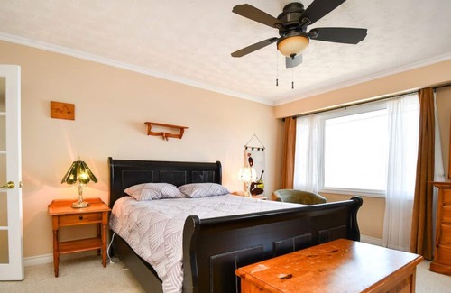 Selwyn Cottage | Beautiful Spacious Cottage on Lake Chemong