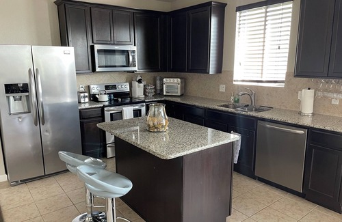Converse House | Beautiful Spacious Family Home!