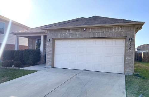 Converse House | Beautiful Spacious Family Home!