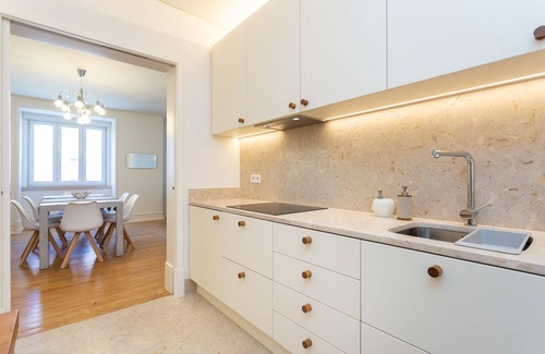 Sao Joao de Deus Apartment | Beautiful Spacious Flat in the Heart of Lisbon