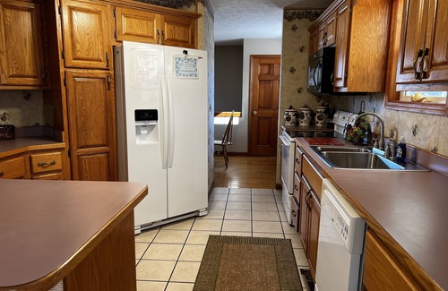 Monticello House | Beautiful, Spacious Home in Wooded Resort Area