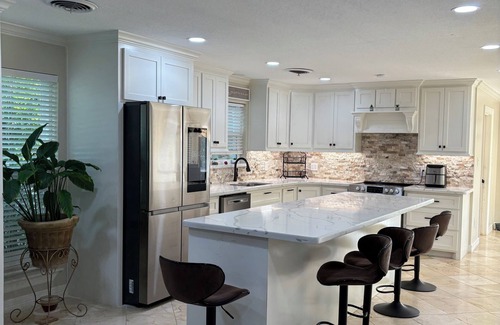 Lake Jackson House | Beautiful spacious home located on the Bayou.n25 min.from beach 55 from Houston.