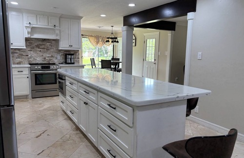 Lake Jackson House | Beautiful spacious home located on the Bayou.n25 min.from beach 55 from Houston.