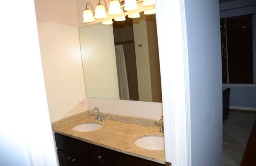 Bronzeville House | Beautiful Spacious home minutes from Downtown Chicago