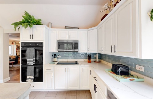 McHenry House | Beautiful, spacious home with mature landscaping, game room, & grill - dogs ok