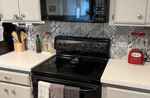 Alhambra House | Beautiful Spacious Home w/pool - minutes from anything you want!