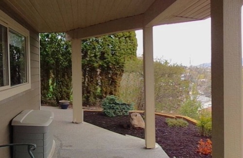 Vernon House | BEAUTIFUL SPACIOUS KALAMALKA LAKEVIEW SUITE - BEST SUMMER VACATION SPOT IN BC