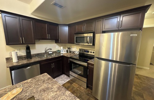 Saskatoon House | Beautiful & Spacious Suite near Airport