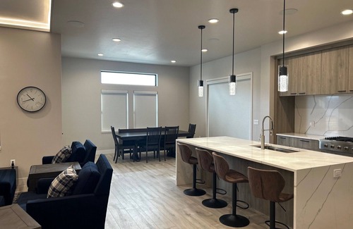 South Jordan House | Beautiful, spacious, modern 5-bedroom 5+ bathrooms. All the amenities, must see.