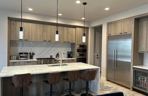 South Jordan House | Beautiful, spacious, modern 5-bedroom 5+ bathrooms. All the amenities, must see.