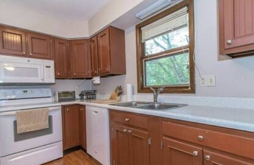 Cedar Rapids - Iowa City House | Beautiful Split-level home NE Cedar Rapids