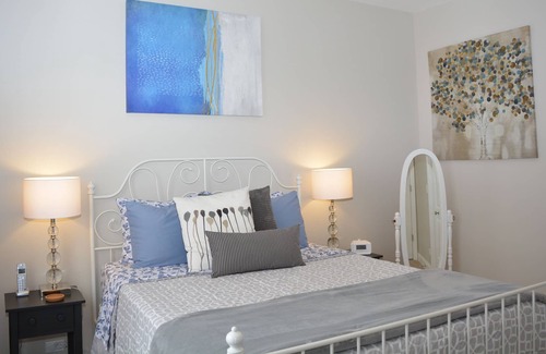 Edgewater Beach House | Beautiful, Spotless 4000 sqf House near Wrigley/Cubs, Lake, Nightlife, Groceries