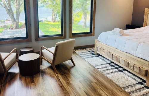 Hudson House | Beautiful St Croix River HomenIndoor/Outdoor Bar, Dock, Hot Tub, Game Room