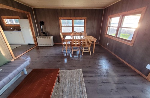 Howe Island Cottage | Beautiful St Lawrence waterfront cottage
