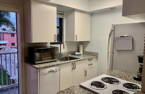 St. Pete Beach Condo | Beautiful St Pete Beach studio condo, heated pool!