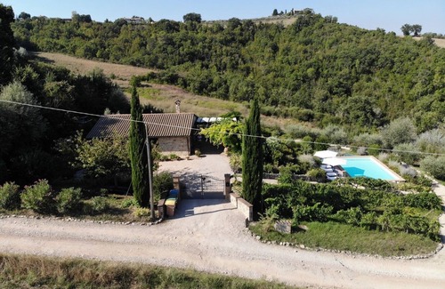 Collazzone Villa | Beautiful stone villa near Todi with private pool in stunning hillside setting