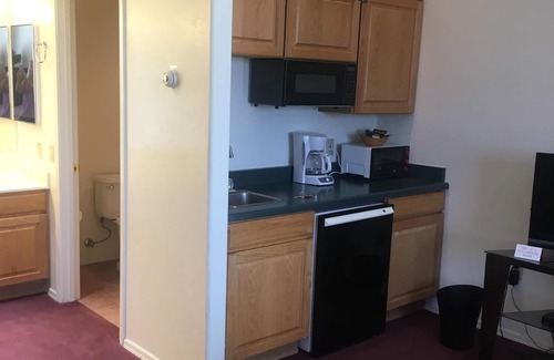 Canoa Northwest House | Beautiful Studio Apartment