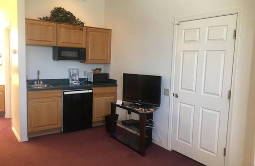 Canoa Northwest House | Beautiful Studio Apartment
