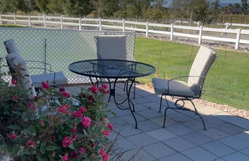 Montrose Apartment | Beautiful studio apt next to Cobble Creek Golf course