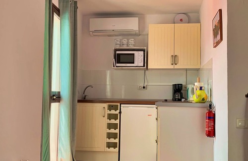 Benamocarra Apartment | Beautiful Studio in a finca close to the sea