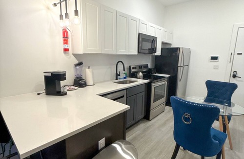 Elizabeth Apartment | Beautiful Studio Near Airport 8830
