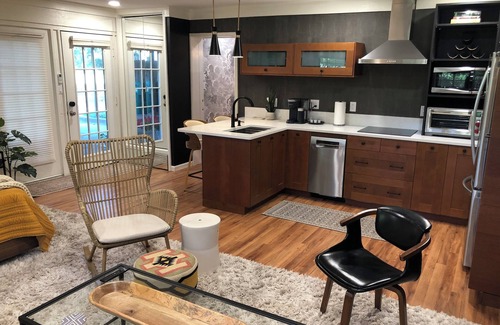 Texarkana Apartment | Beautiful Studio w Full Kit, W/D, Covered parking, Close to Shopping/Restaurants