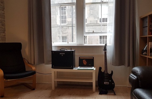 Gifford Apartment | Beautiful Stylish Apartment In the heart of The Historic Canongate