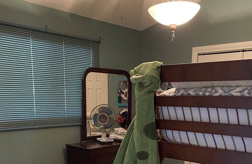 Blind Bay House | Beautiful suite right across the street from the lake ! beautiful sun sets
