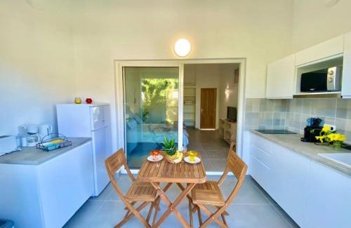 Cul de Sac House | Beautiful suite S14, pool, next to Pinel Island