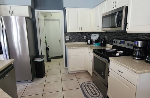 Countryway House | Beautiful Summer House 3Be/2Ba heated pool & pool table, perfect location