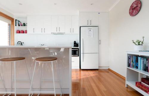 West Launceston House | Beautiful Sunny Home: Close to the CBD & Gorge