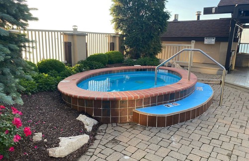 Port Clinton Condo | Beautiful sunset lakefront with hot tub,pool, tennis-pickleball and bball court