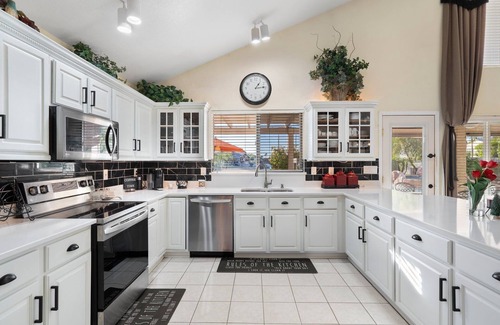 Garden Lakes Estates House | Beautiful sunset Lakehouse with with amazing views and heated pool and jacuzzi !