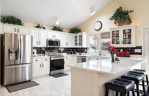 Garden Lakes Estates House | Beautiful sunset Lakehouse with with amazing views and heated pool and jacuzzi !