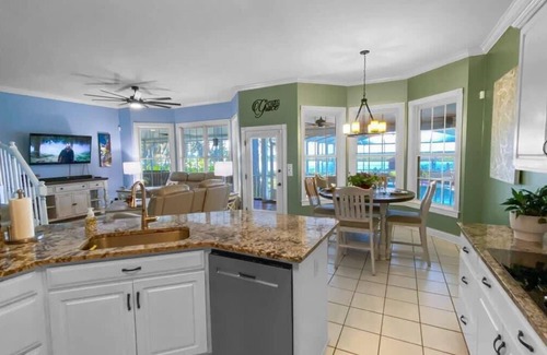 Brunswick House | Beautiful Sunsets, Private Dock, Near Beaches
