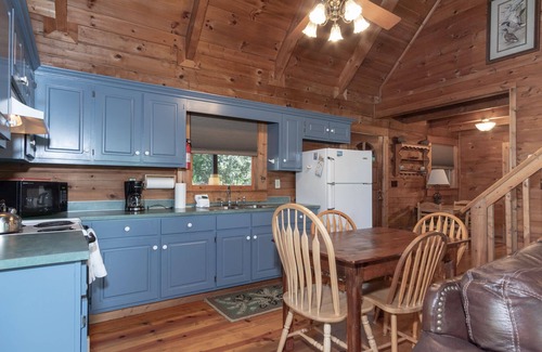 Pine Mountain Cabin | Beautiful sunsets, decks, firepit!