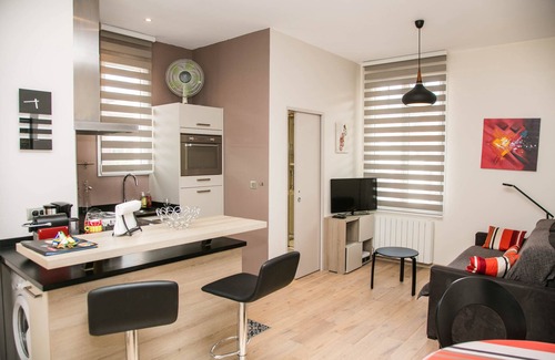 Saint-Jean-de-Luz City Center Apartment | Beautiful T2 classified* refurbished in 2017. Private parking,