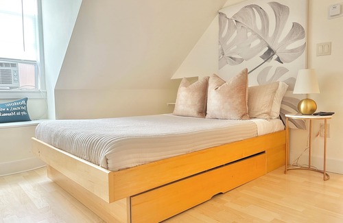 Marlborough House | Beautiful Tasteful Tranquil Home close to BOSTON